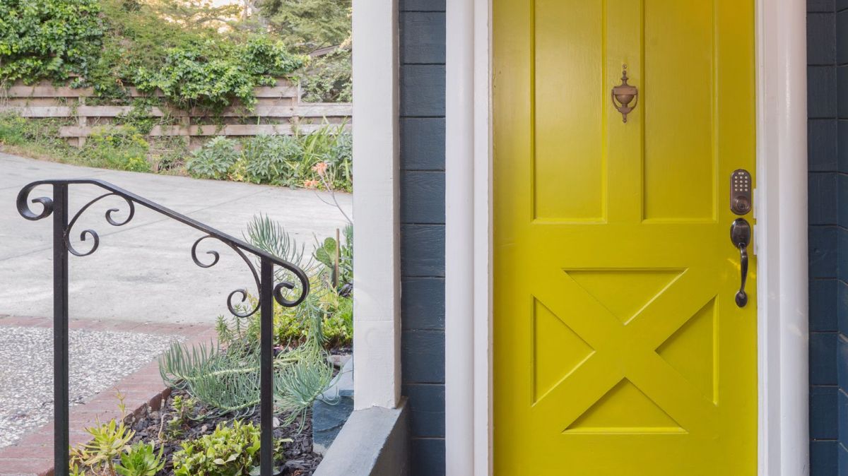 5 Ways to Keep Your Entryway Clear and Welcoming