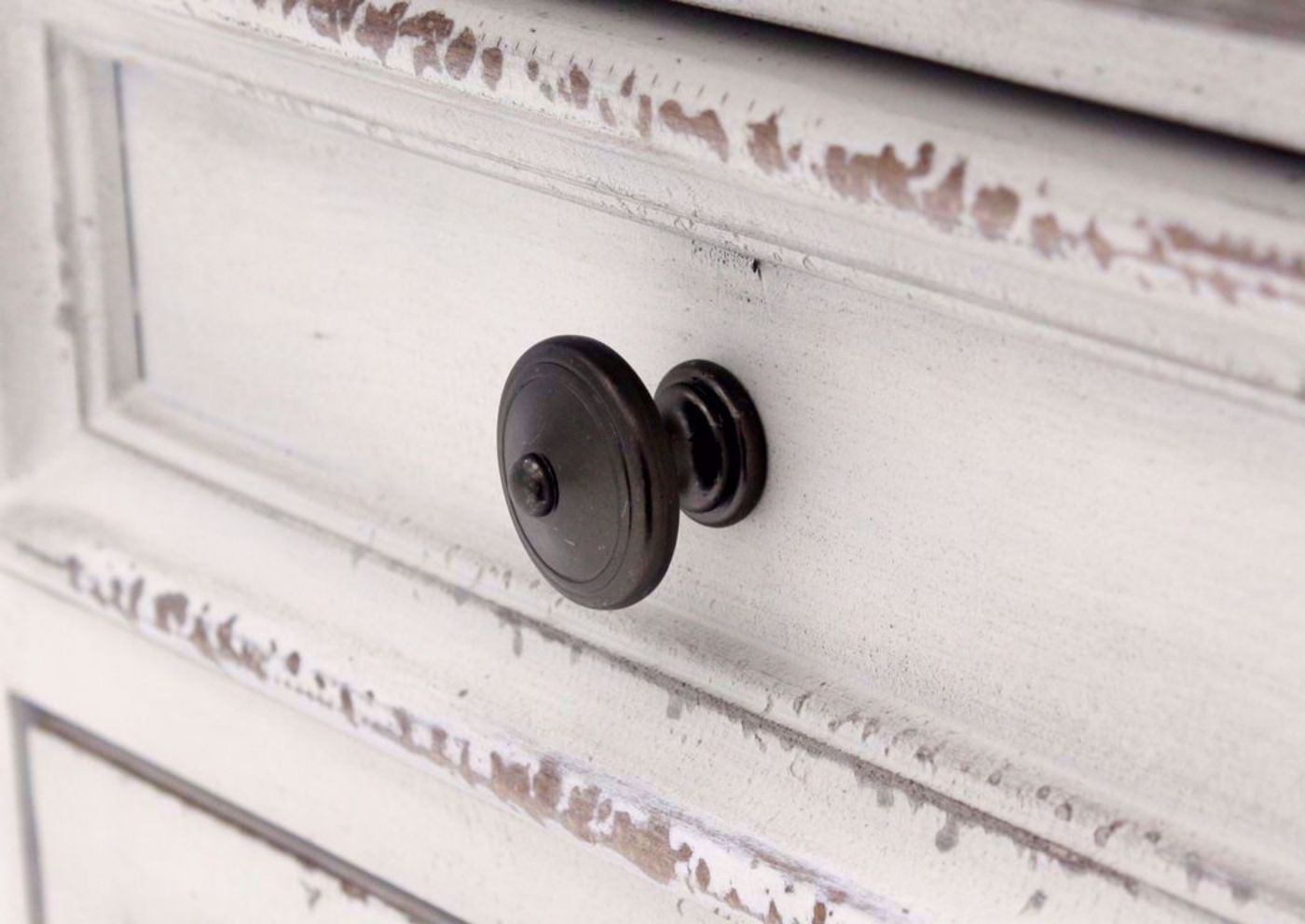 Distressed White Magnolia Manor Chairside End Table Drawer Knob Detail | Home Furniture Plus Mattress