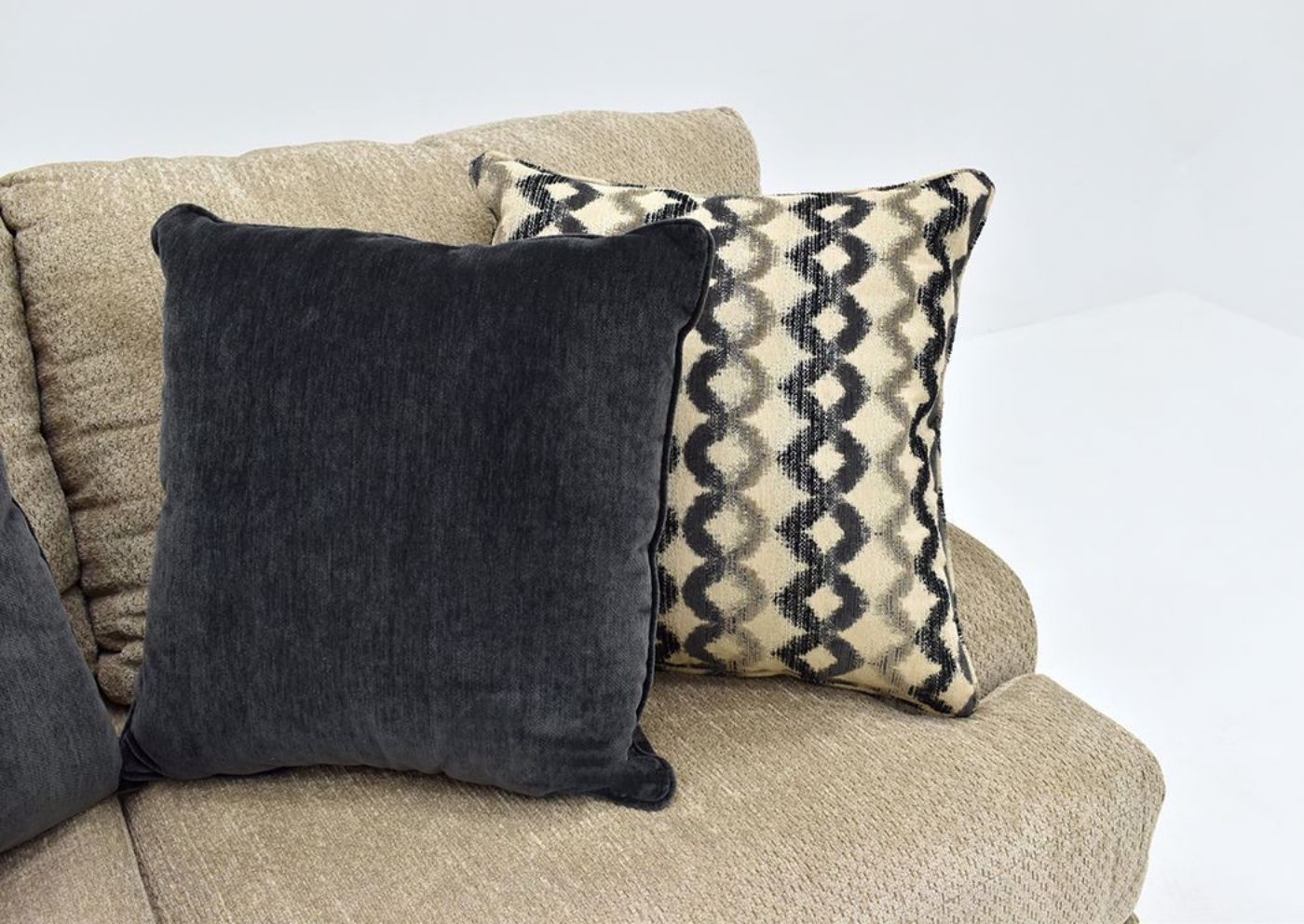Beige Bellamy Loveseat by Simmons Upholstery Showing the Accent Pillow Details | Home Furniture Plus Mattress