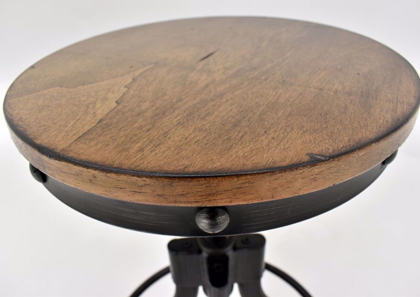 Close Up of the Swivel Seating on the Chandler Swivel Bar Stool by Lane Furnishings Facing Front | Home Furniture Plus Bedding