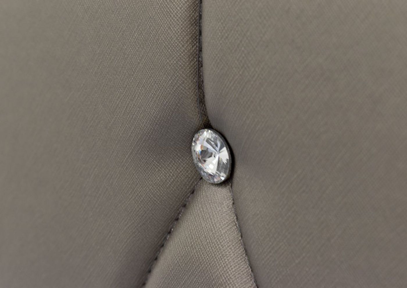 Picture of Amalia Full Upholstered Bed