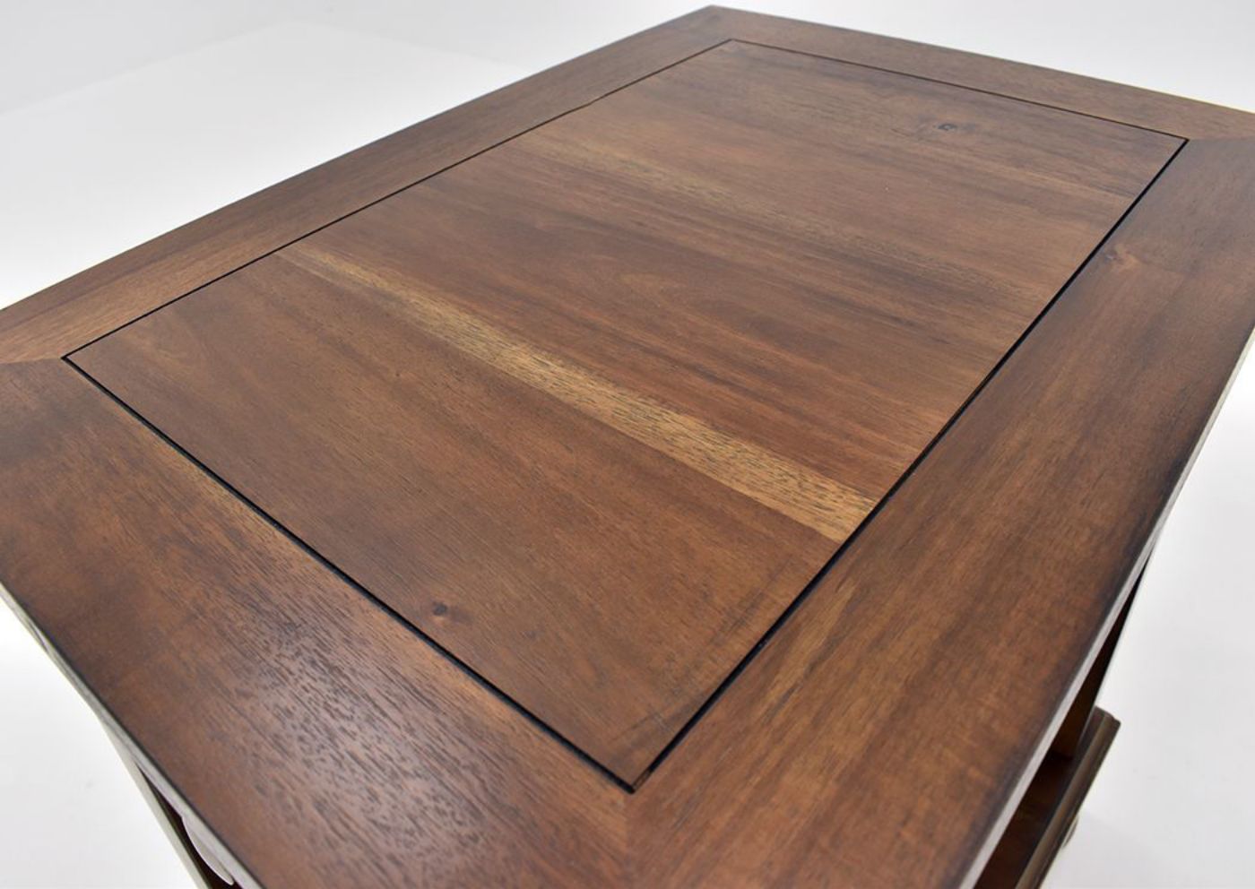 Chestnut Brown Flynnter Chairside End Table by Ashley Furniture Showing the Table Top Detail | Home Furniture Plus Mattress