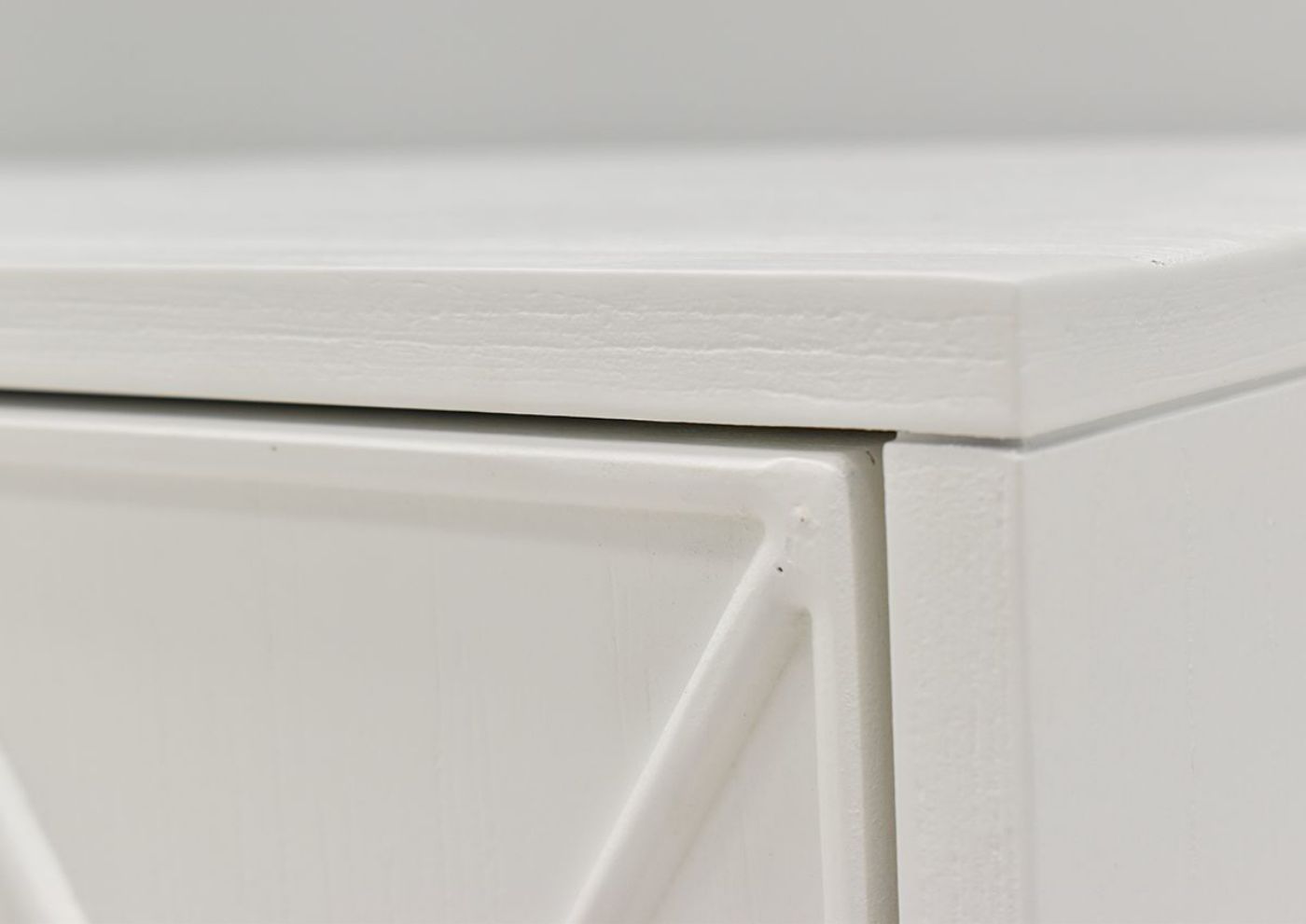 Close Up of the Upper Corner of the Argyle Glen 60 Inch Cabinet in White and Gold by Jofran | Home Furniture Plus Bedding