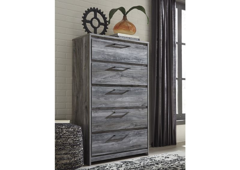 Room View of the Baystorm Chest of Drawers in Gray by Ashley Furniture | Home Furniture Plus Bedding