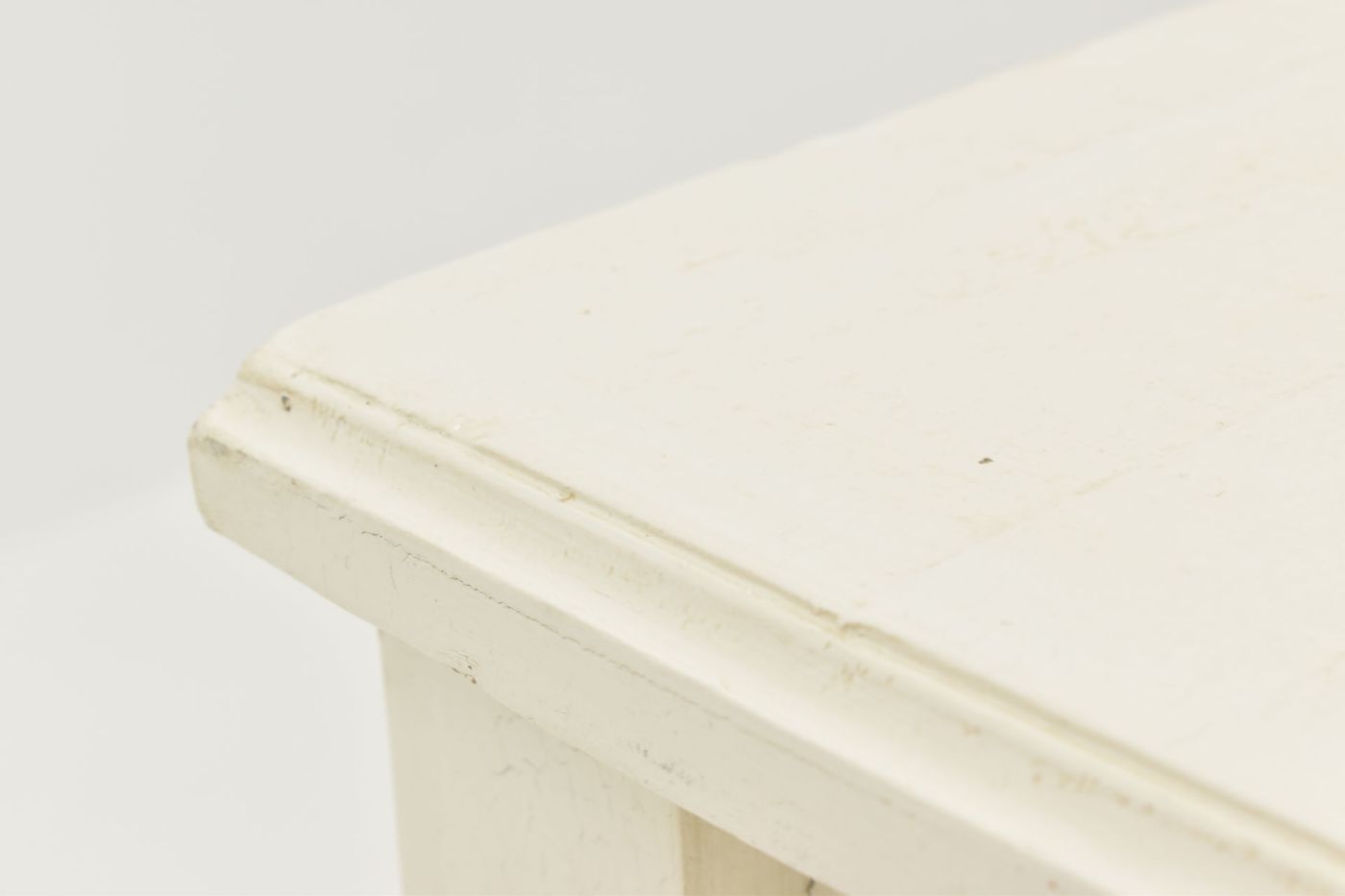 Close Up View of the Corner on the Bellevue Sofa Table in Off-White by Vintage Furniture | Home Furniture Plus Bedding