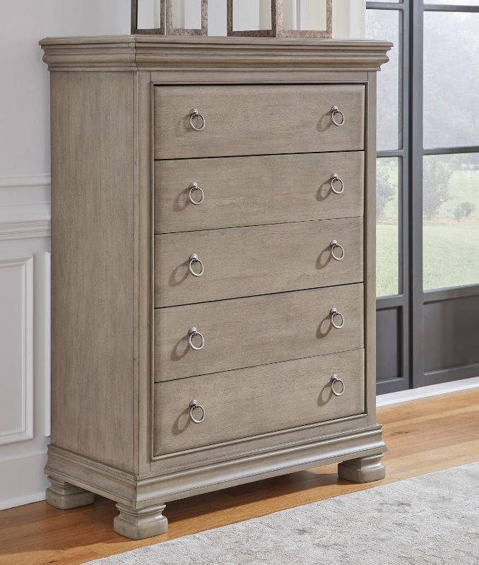 Lexorne Park Chest Of Drawers - Gray | Home Furniture