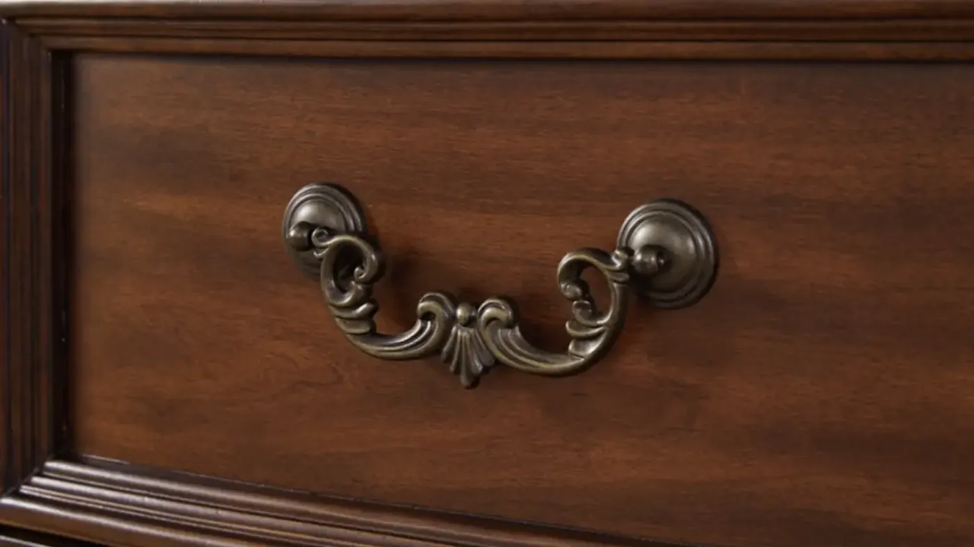 Picture of Lavinton Chest