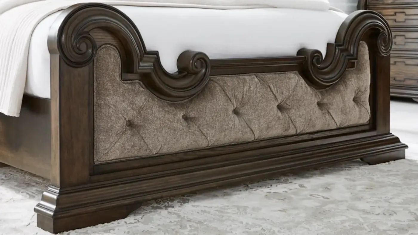 Picture of Maylee Queen Upholstered Bed