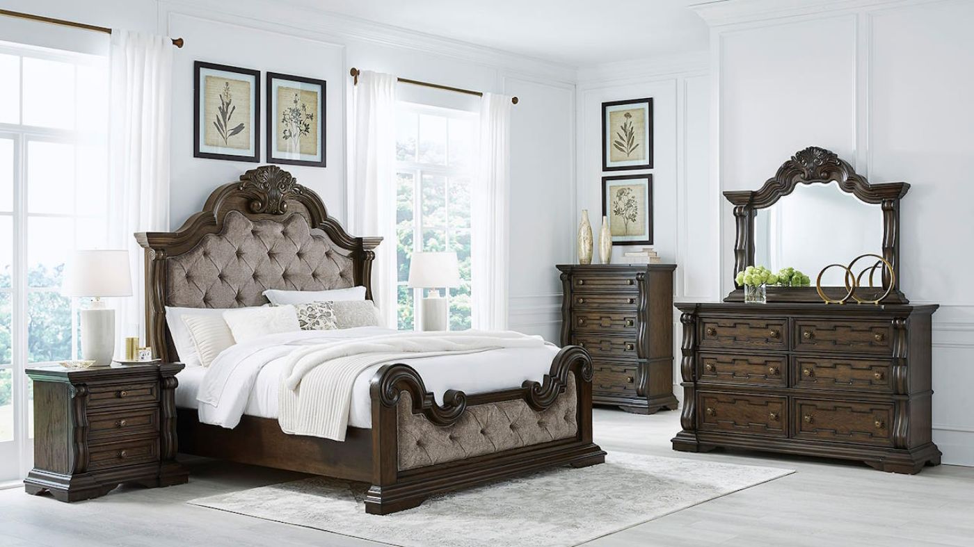 Picture of Maylee Queen Upholstered Bedroom Set