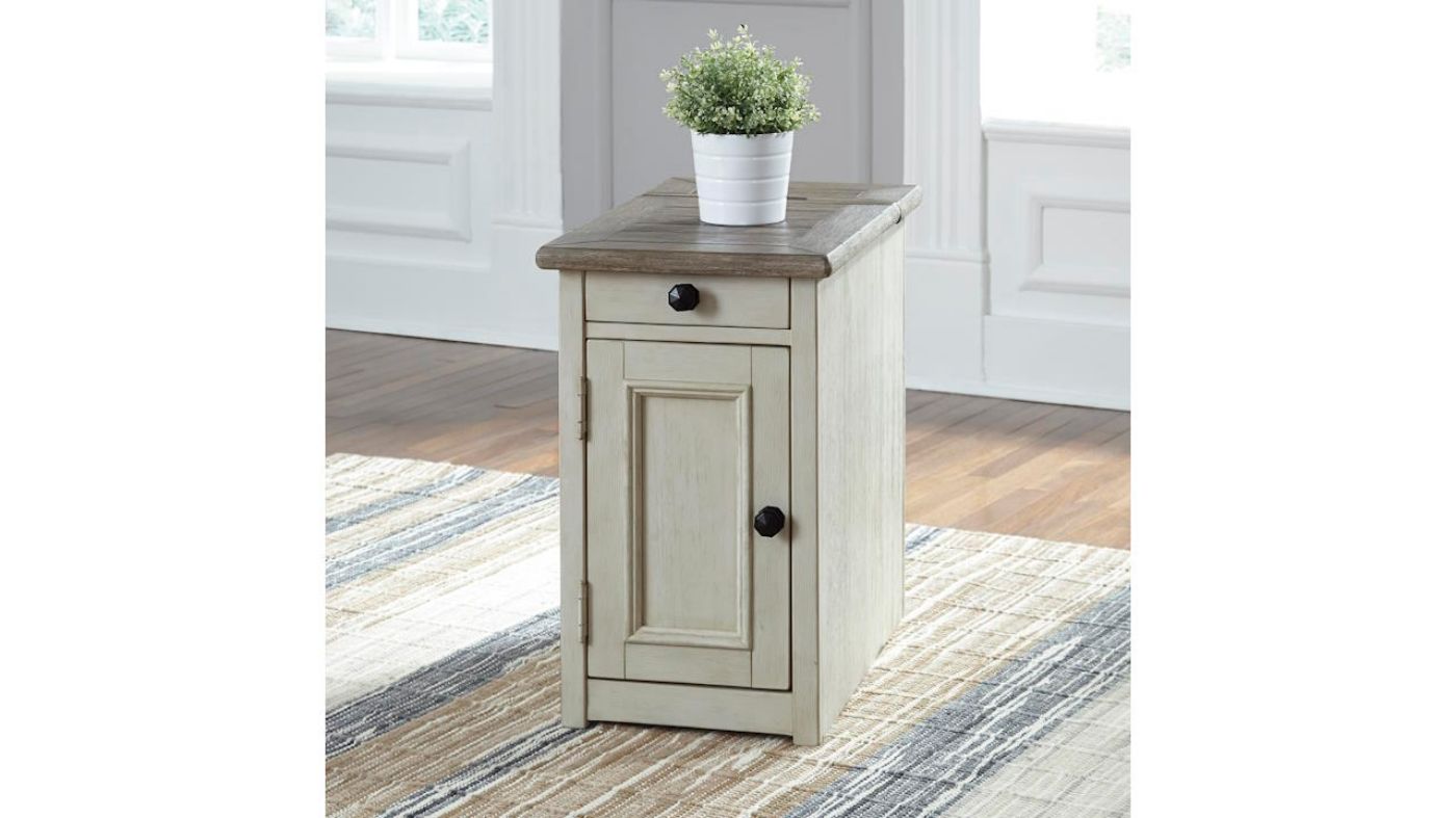 Picture of Bolanburg Chairside End Table - White