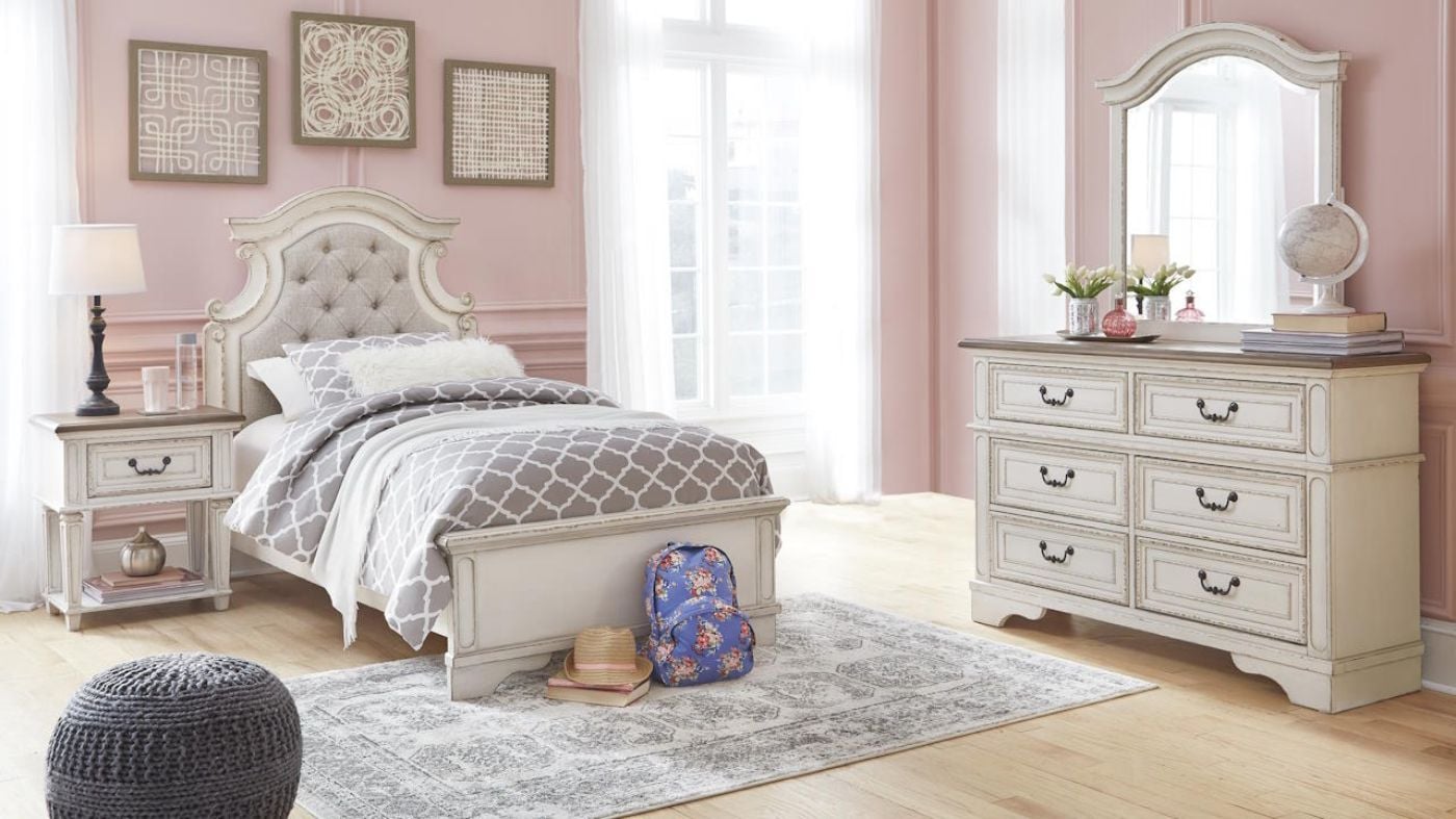 Picture of Realyn Twin Panel Bedroom Set