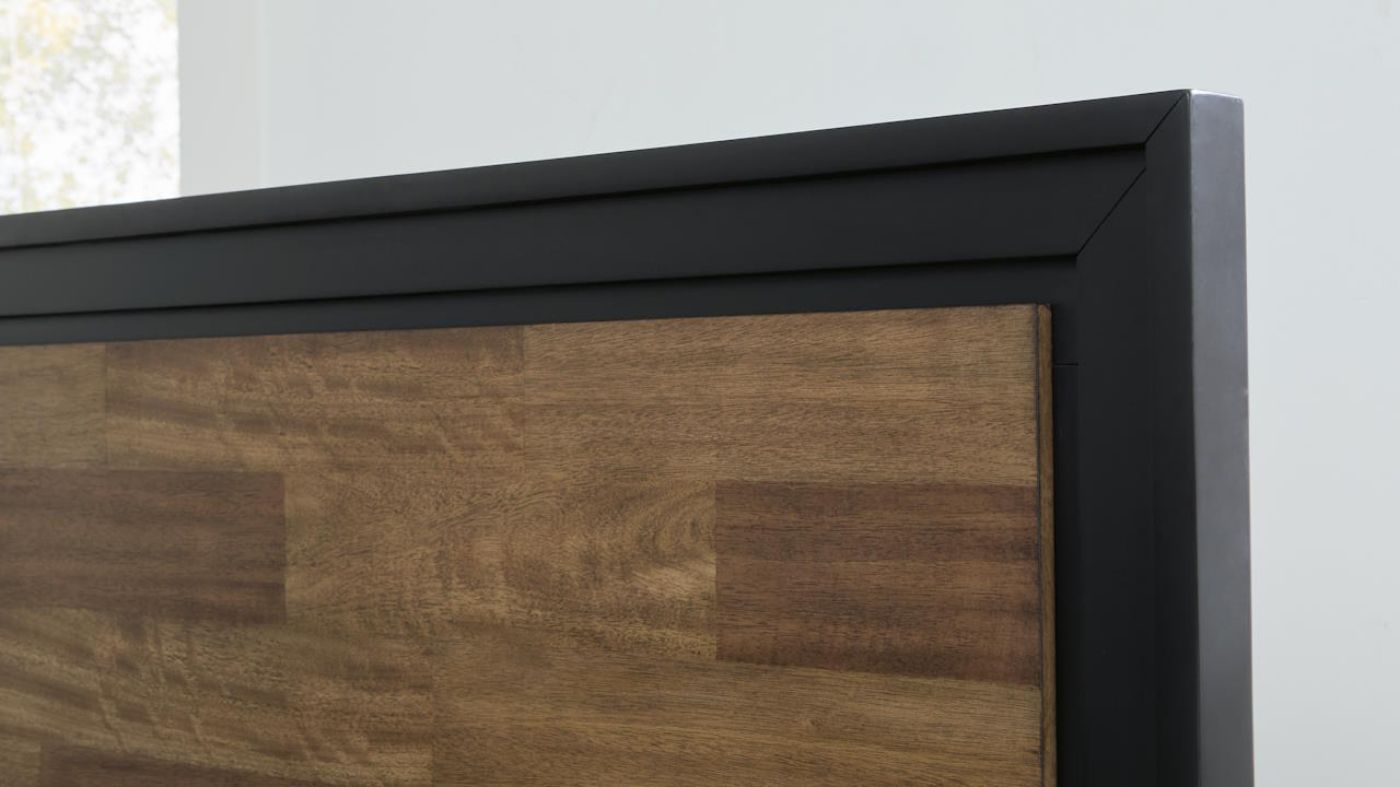 Picture of Kraeburn Queen Storage Bedroom Set