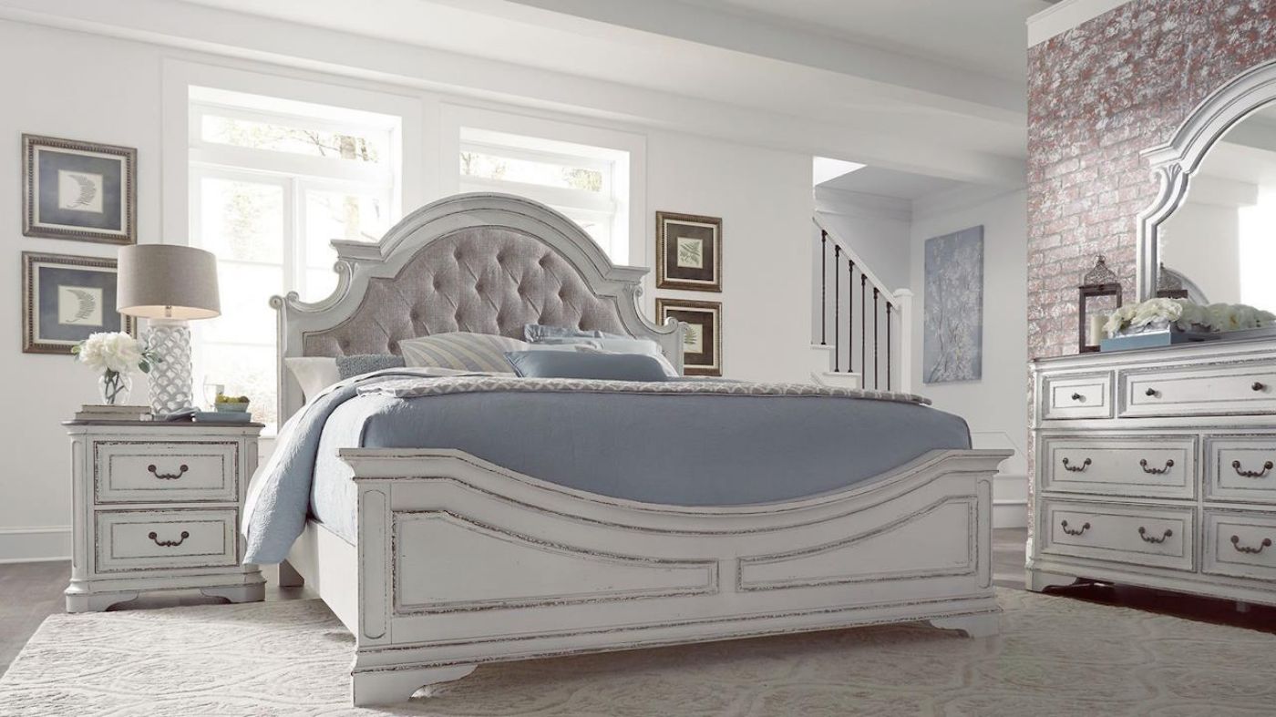 Picture of Magnolia Manor Queen Upholstered Bedroom Set