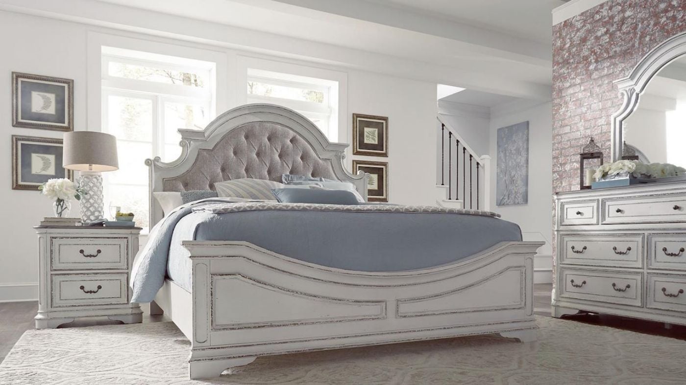 Picture of Magnolia Manor King Upholstered Bedroom Set