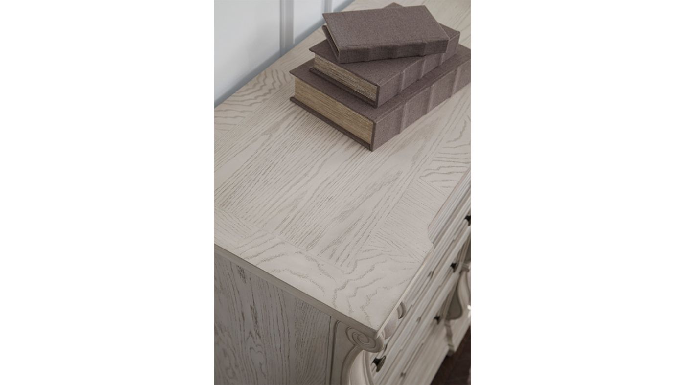 Picture of Bruchandi Chest - White