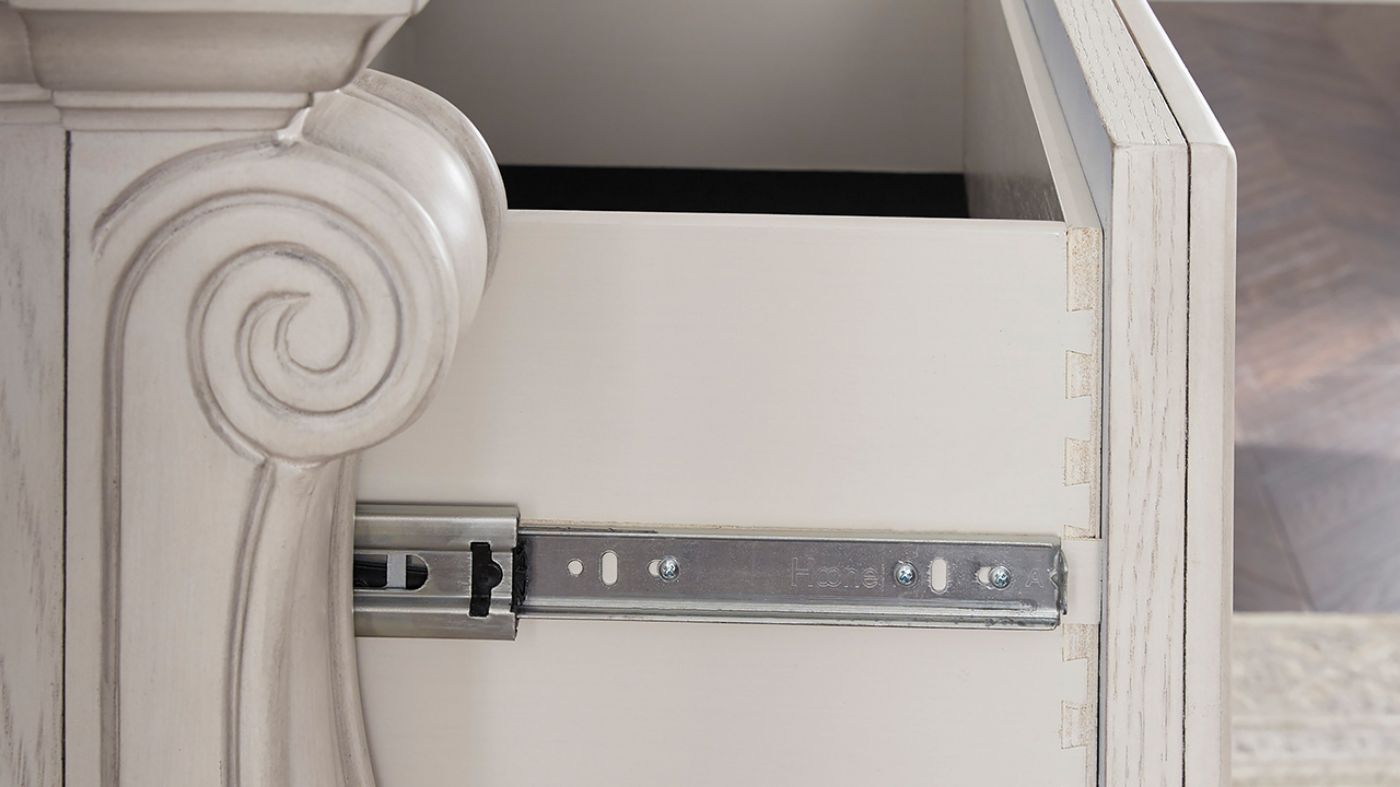 Picture of Bruchandi Chest - White