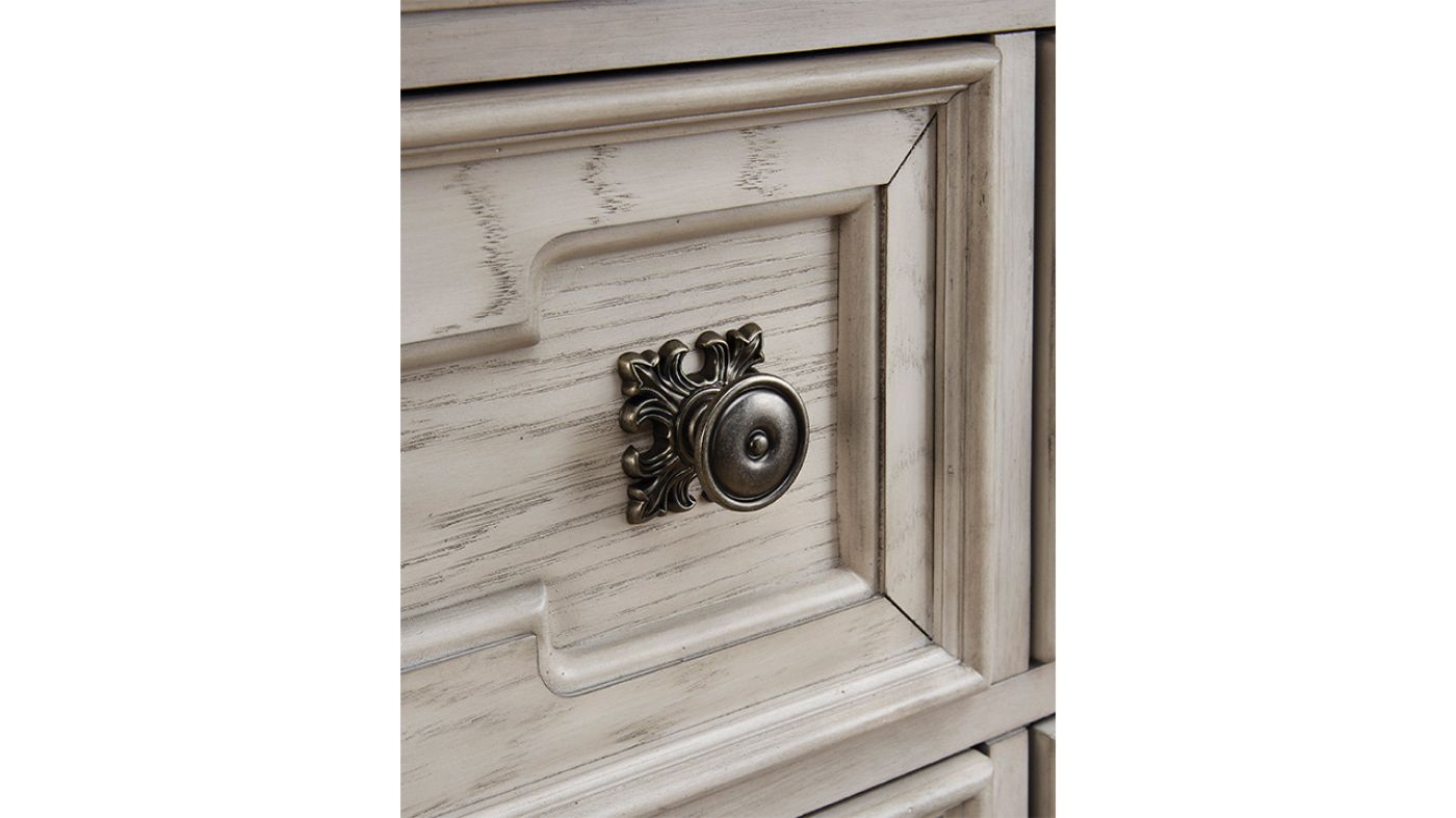 Picture of Bruchandi Chest - White