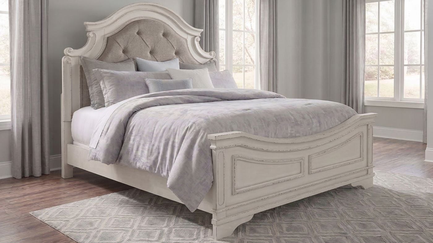 Picture of Realyn King Panel Bed