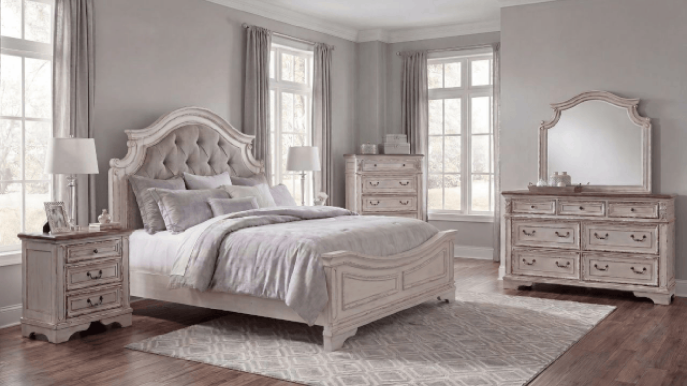 Picture of Realyn Queen Bedroom Set