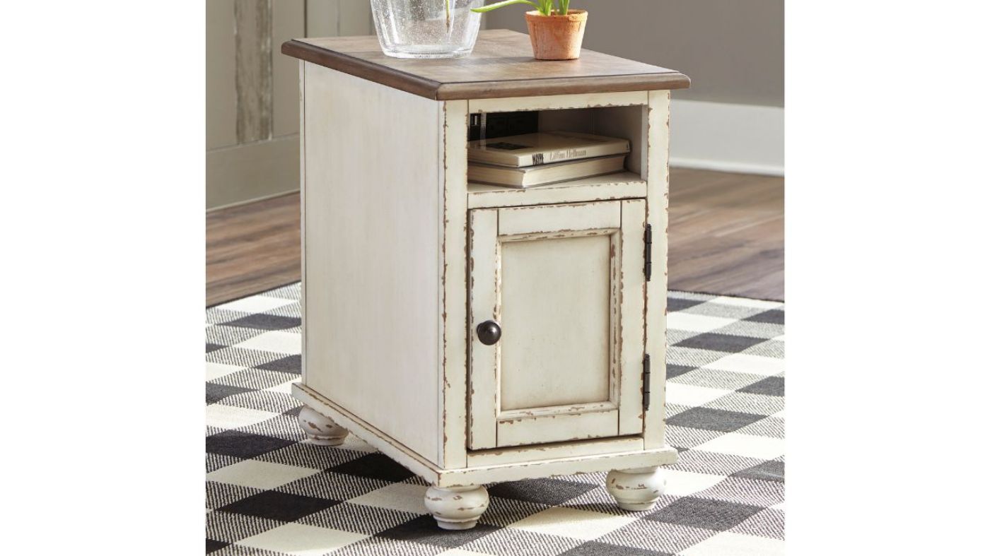 Picture of Realyn Chairside End Table