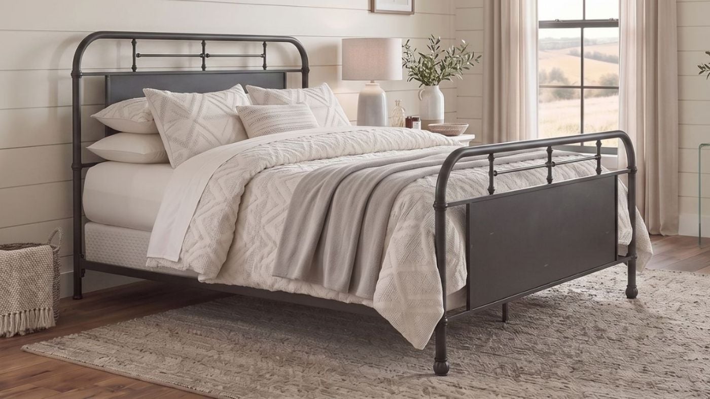 Picture of Vintage King Metal Bed - Black