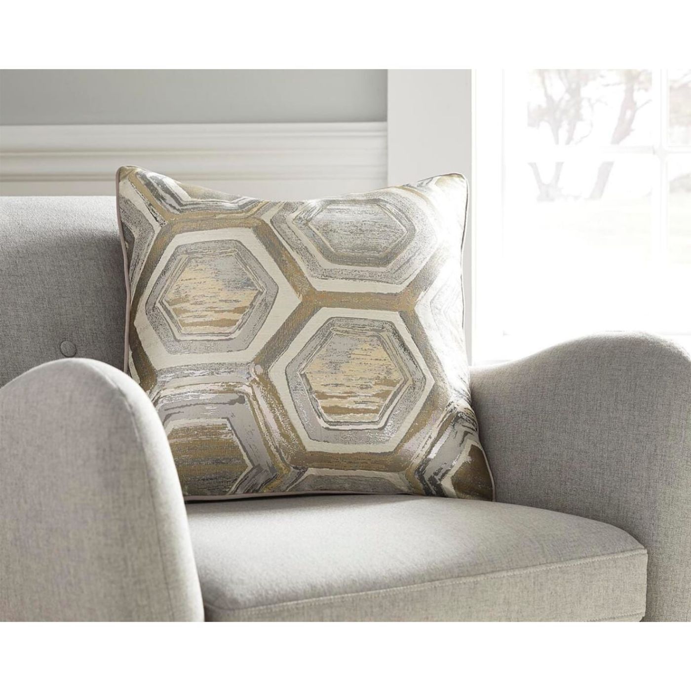 Picture of Meiling Pillow - Metallic