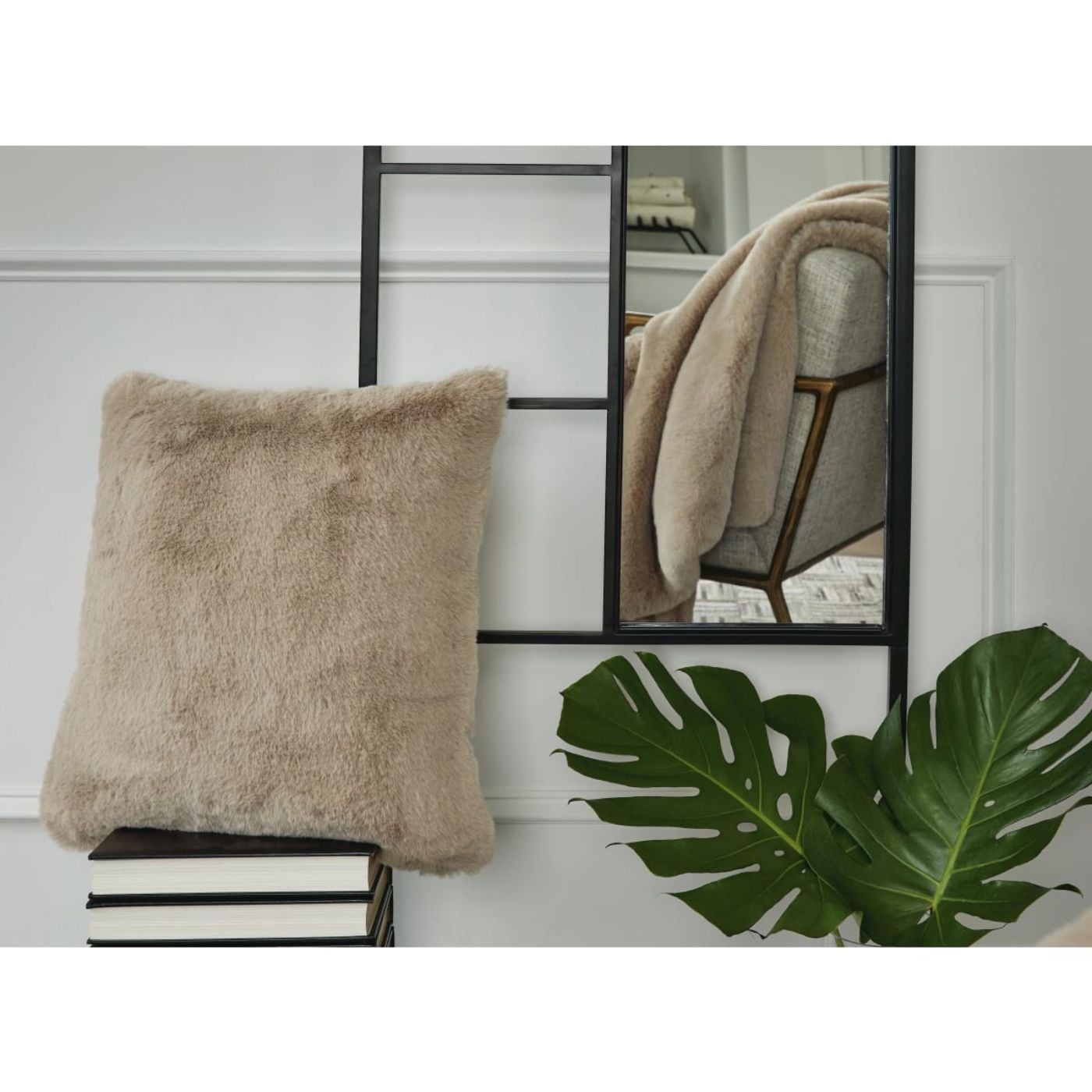 Picture of Gariland Pillow - Taupe