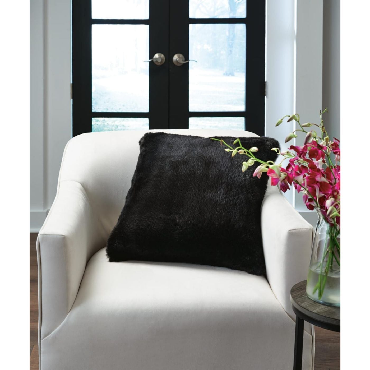 Picture of Gariland Black Pillow