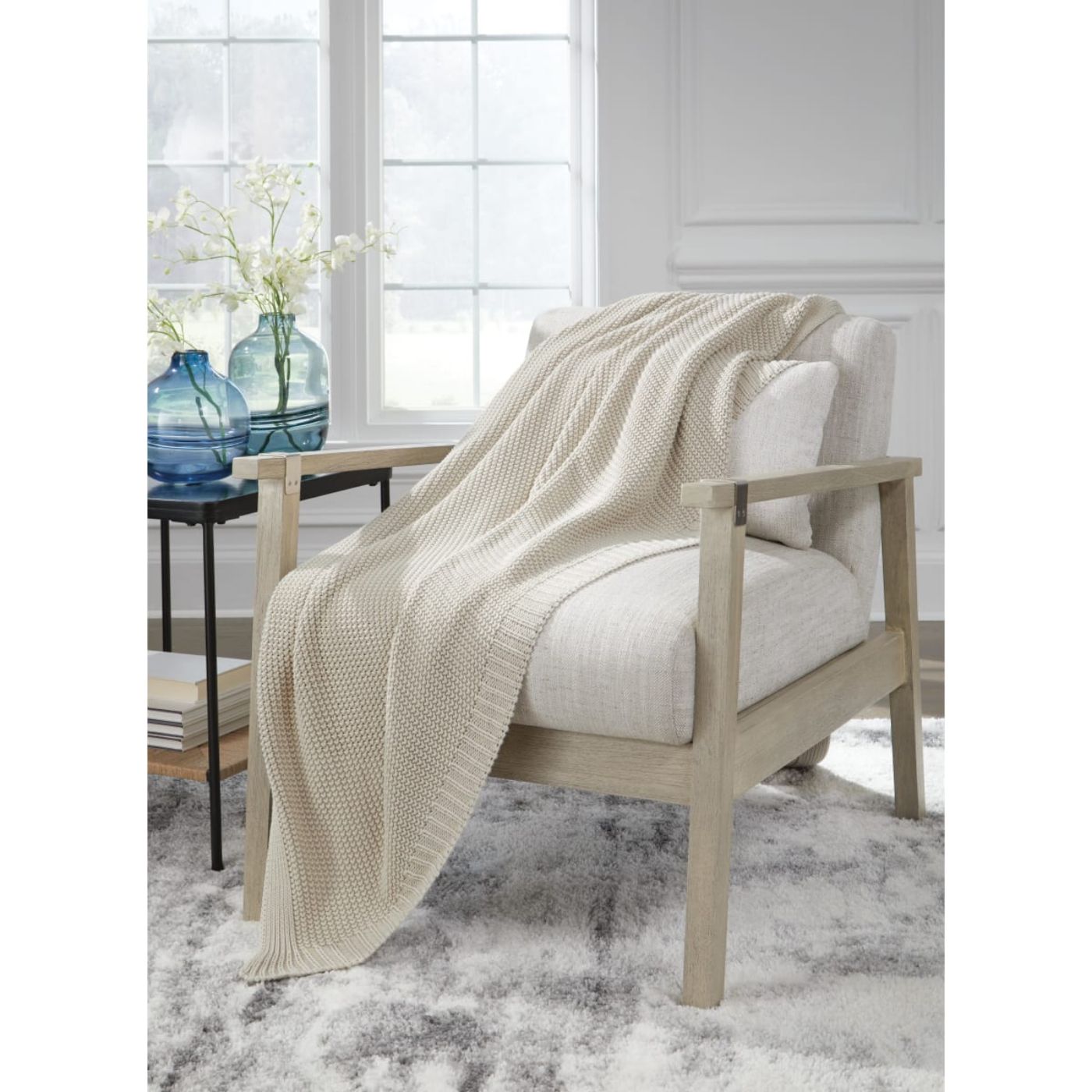 Picture of Gayelery Throw - White