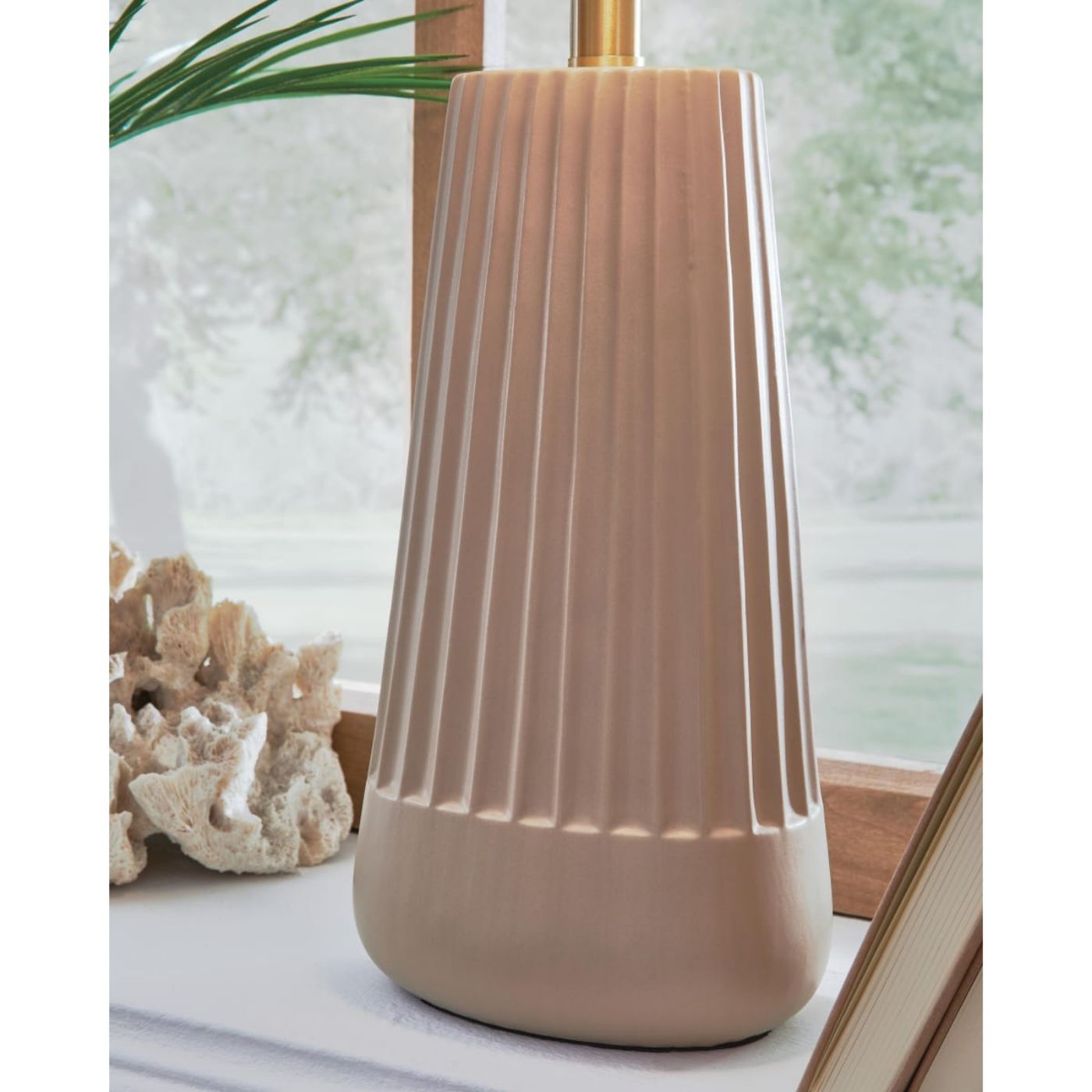 Picture of Dellner Table Lamp