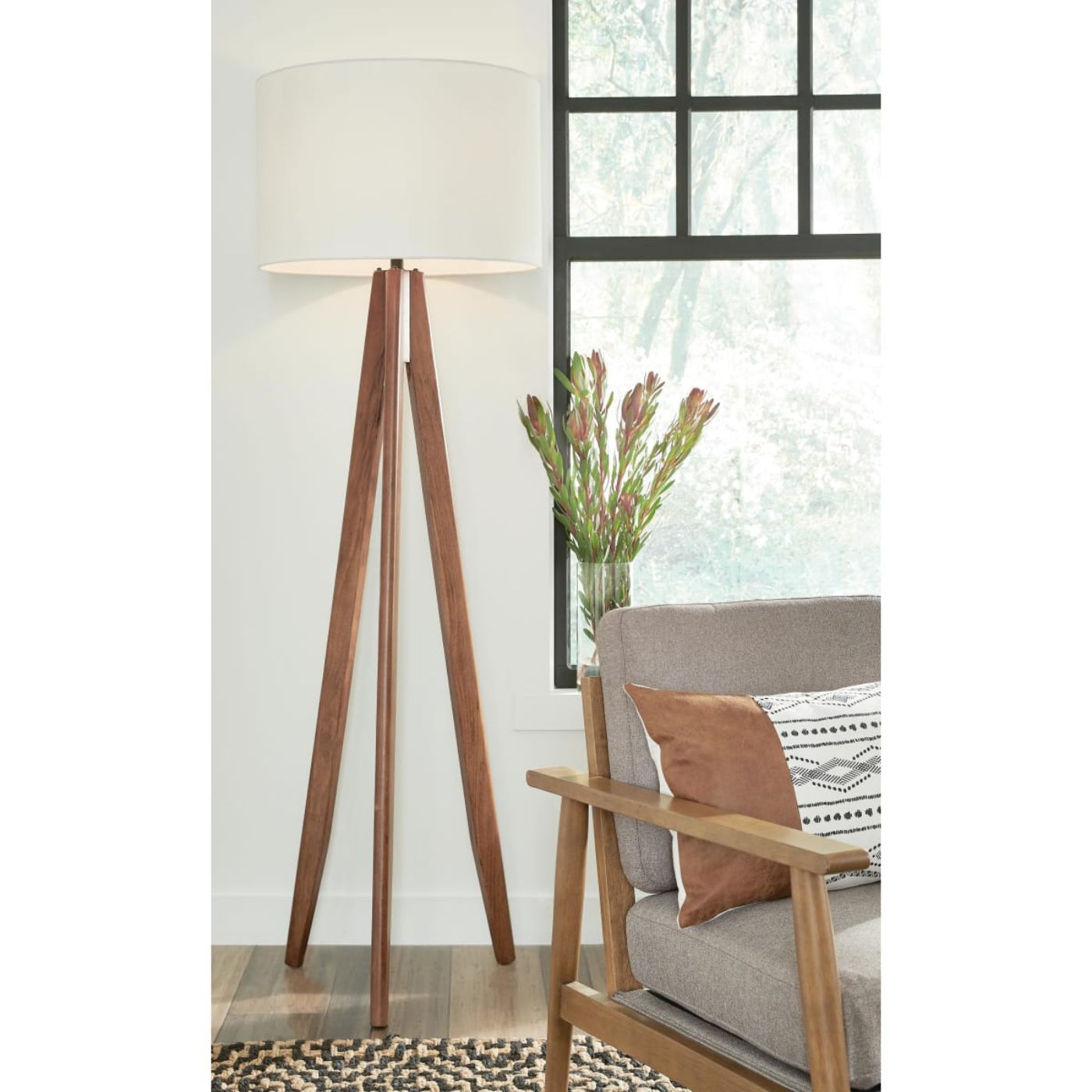 Picture of Wood Floor Lamp Dallson