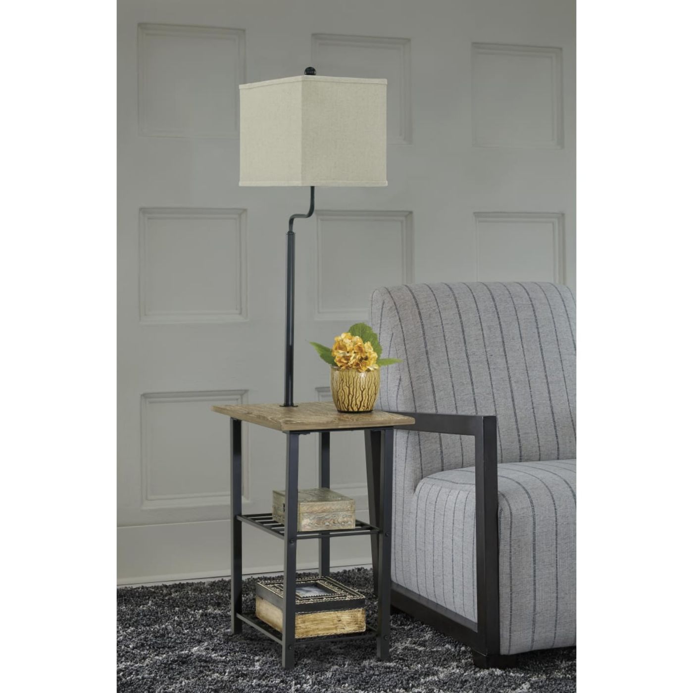 Picture of Shianne Metal Tray Lamp - Black