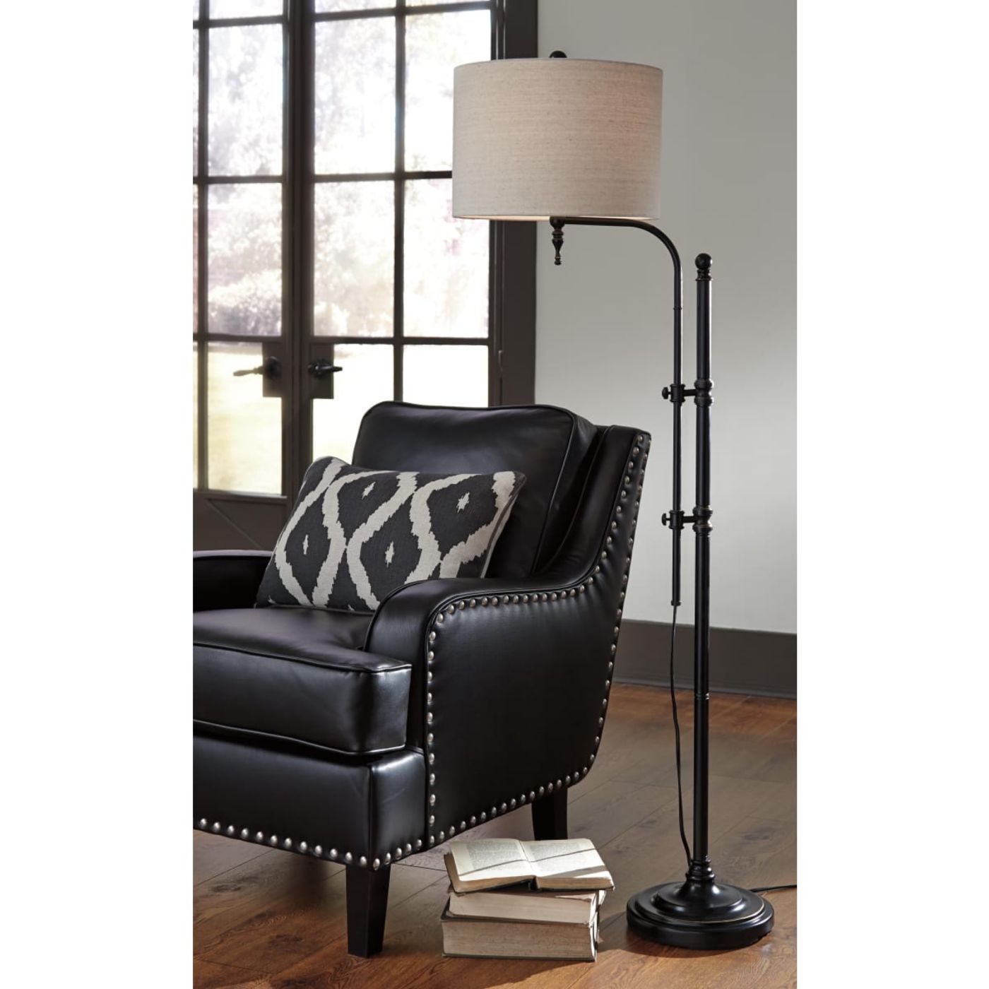 Picture of Anemoon Metal Floor Lamp - Black