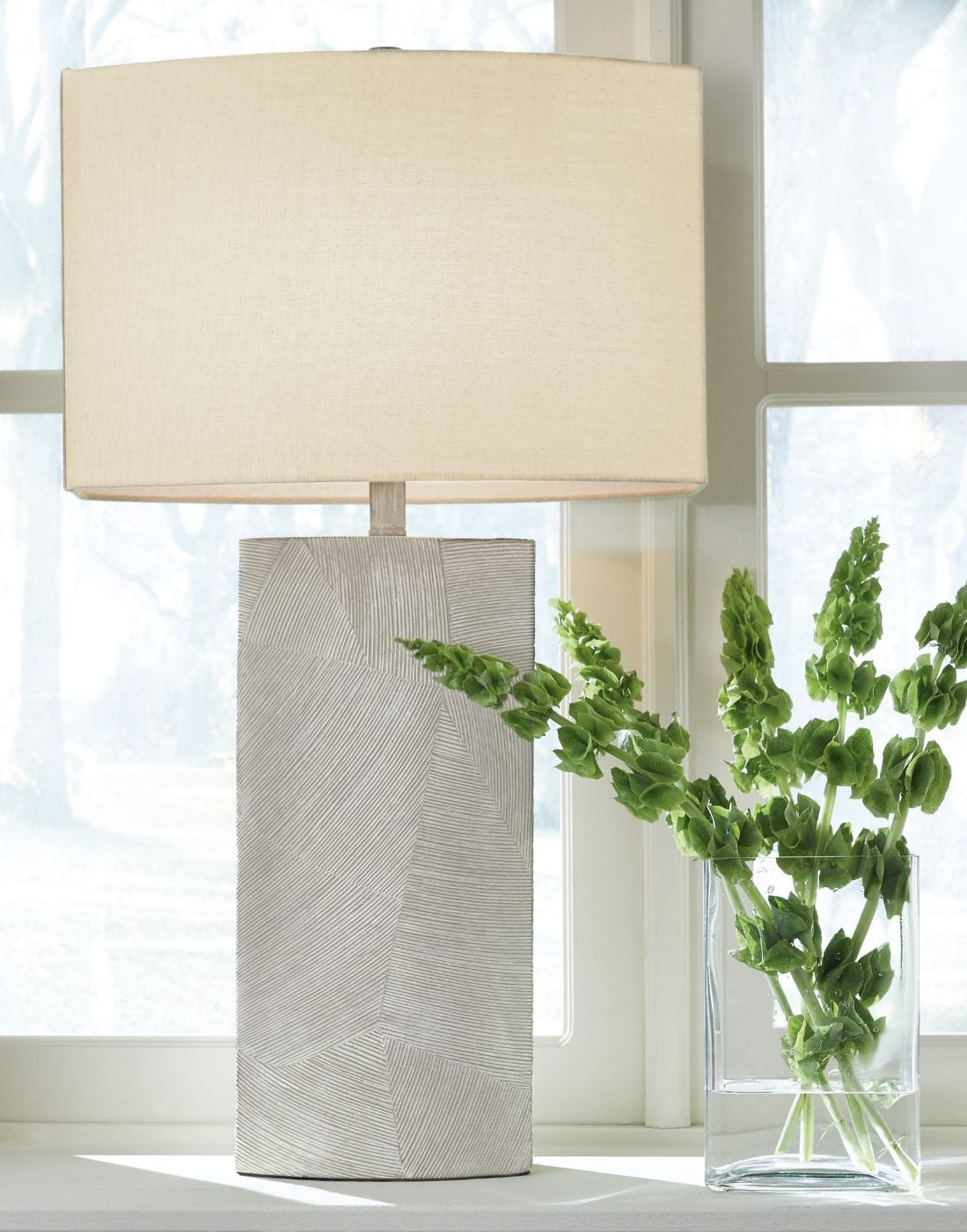Picture of Poly Table Lamp Bradard